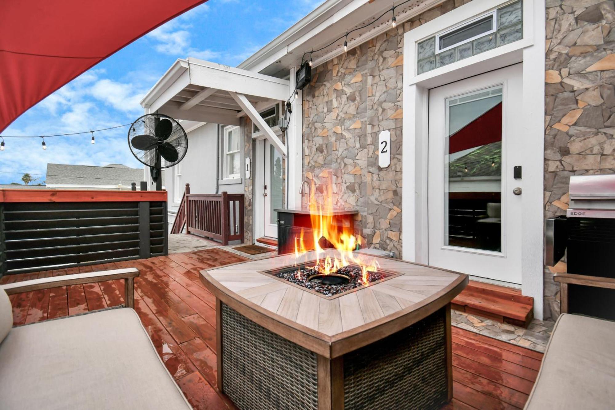 Nautical Loft With Outdoor Kitchen & Beach Access Lejlighed Galveston Eksteriør billede