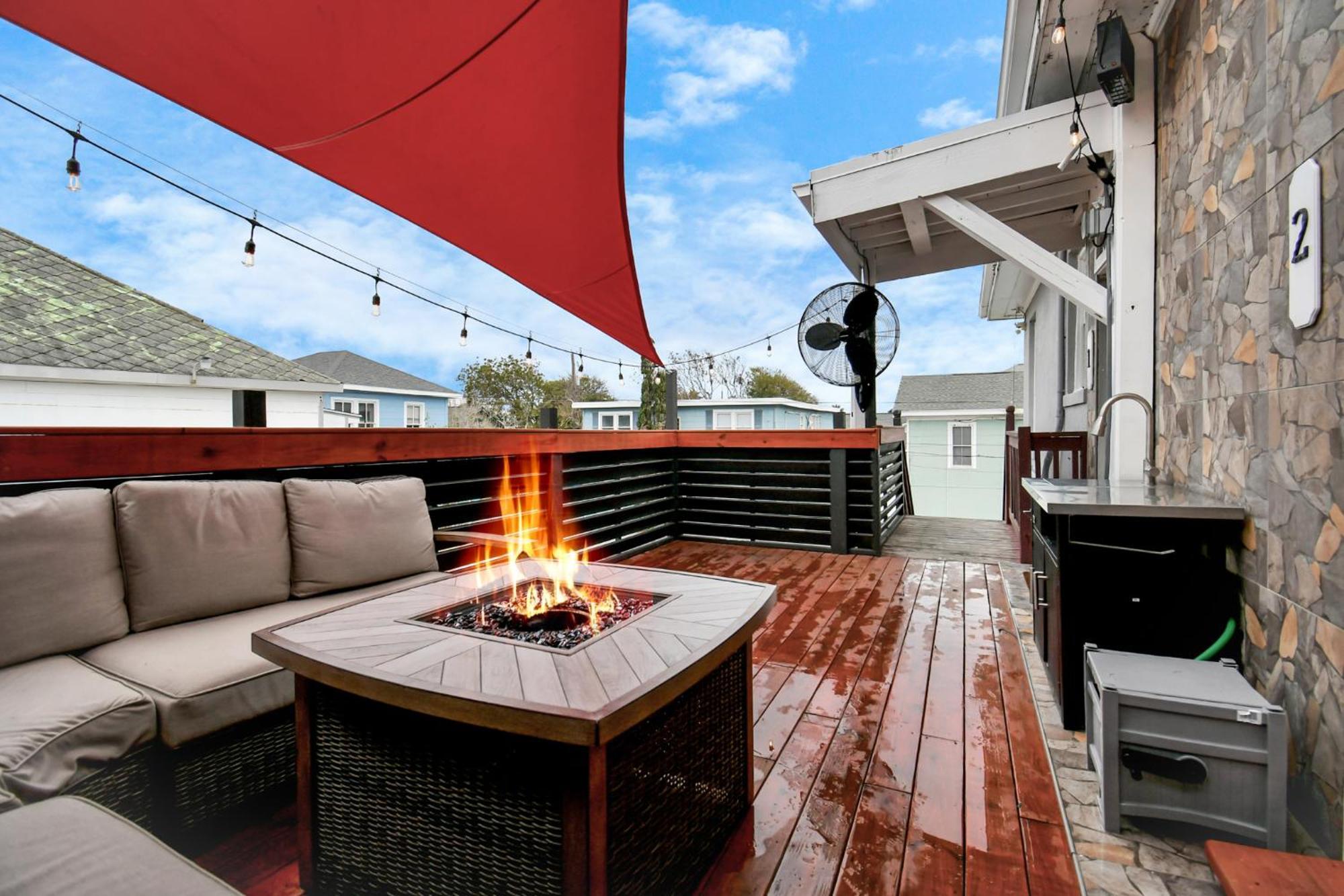 Nautical Loft With Outdoor Kitchen & Beach Access Lejlighed Galveston Eksteriør billede