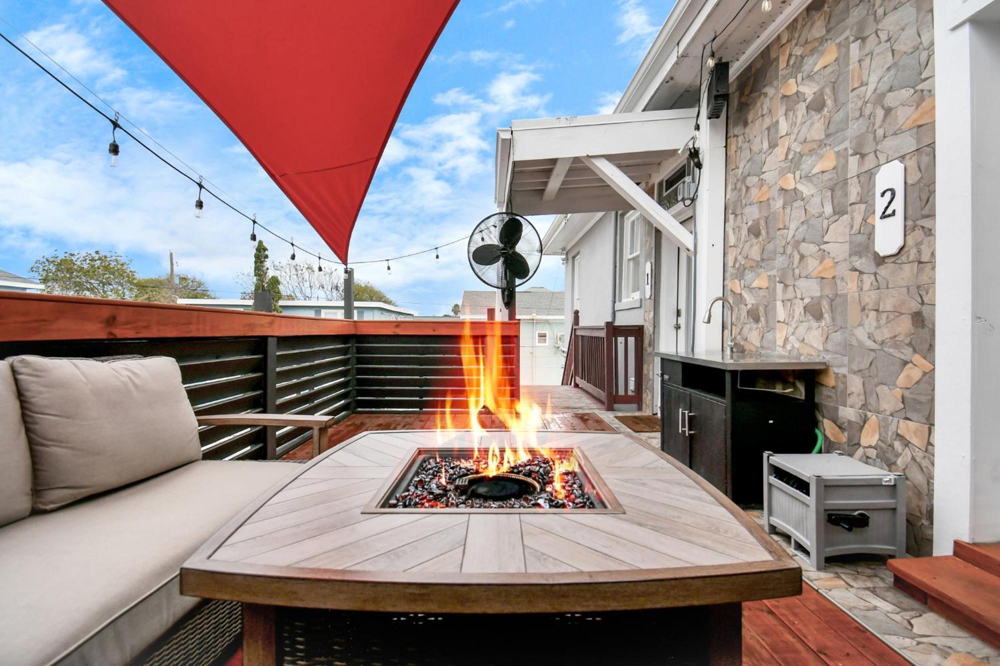 Nautical Loft With Outdoor Kitchen & Beach Access Lejlighed Galveston Eksteriør billede