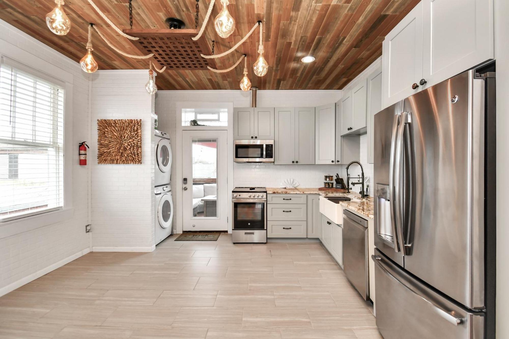 Nautical Loft With Outdoor Kitchen & Beach Access Lejlighed Galveston Eksteriør billede